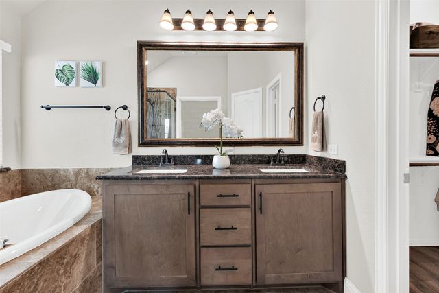 1023 Clydeview Road, Forney, TX 75126