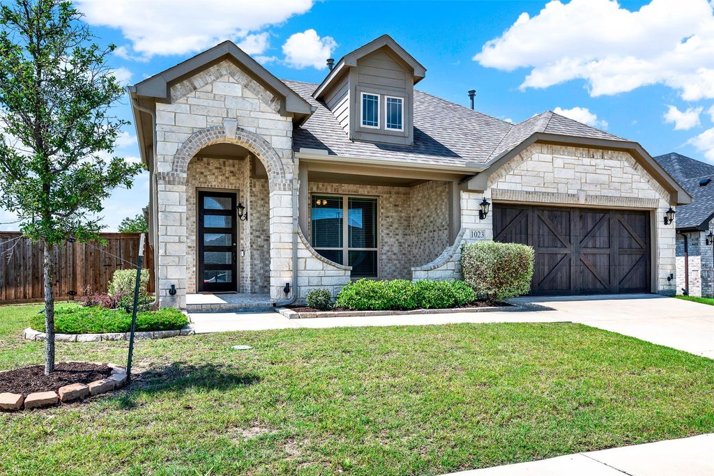 1023 Clydeview Road, Forney, TX 75126