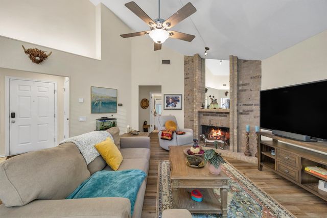 4246 Rosser Square, Dallas, TX 75244