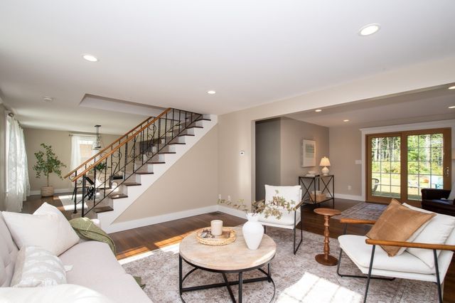 46 Bennett Rd, Rochester, MA 02770