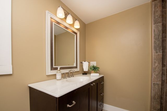 46 Bennett Rd, Rochester, MA 02770