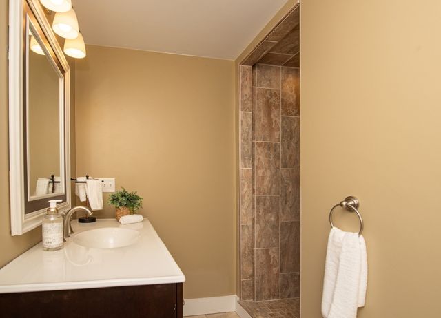 46 Bennett Rd, Rochester, MA 02770