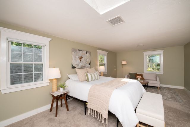 46 Bennett Rd, Rochester, MA 02770