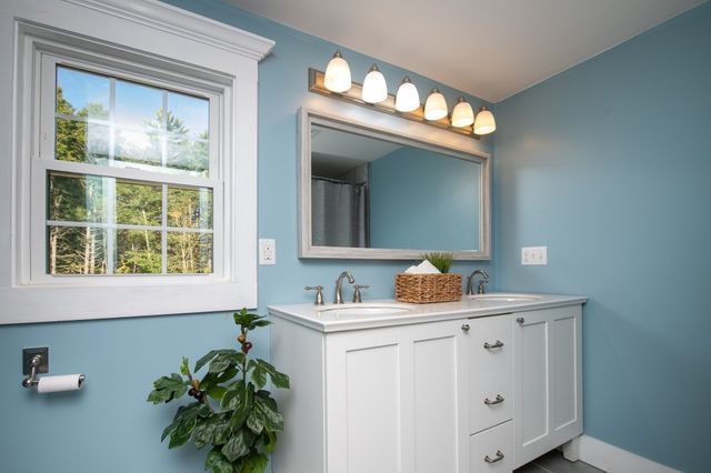 46 Bennett Rd, Rochester, MA 02770