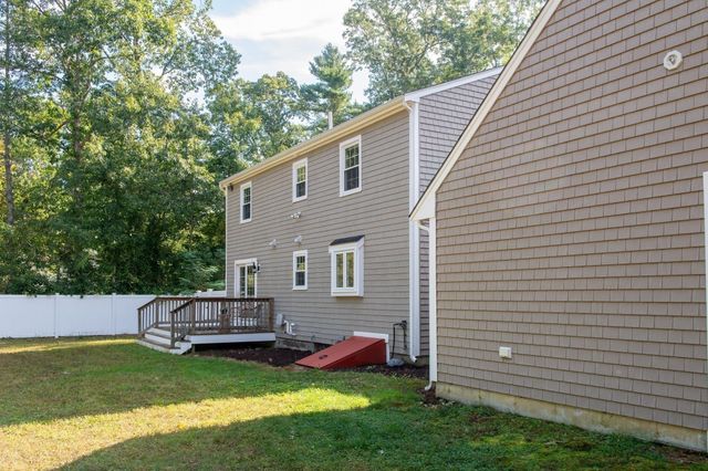 46 Bennett Rd, Rochester, MA 02770