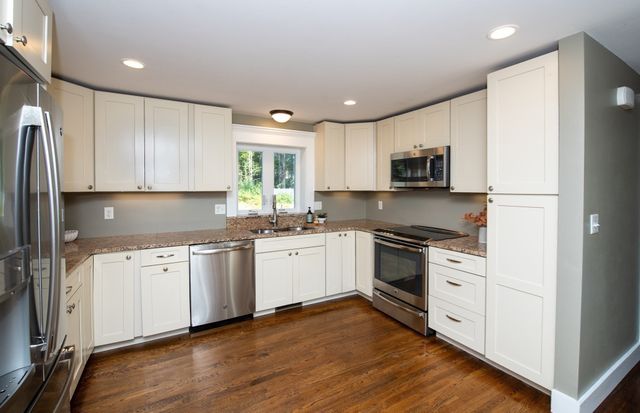 46 Bennett Rd, Rochester, MA 02770