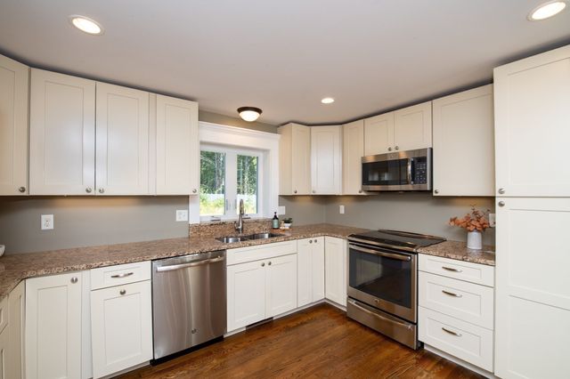 46 Bennett Rd, Rochester, MA 02770