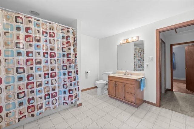 25 Fairview Ave, Dracut, MA 01826