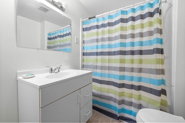 25 Fairview Ave, Dracut, MA 01826