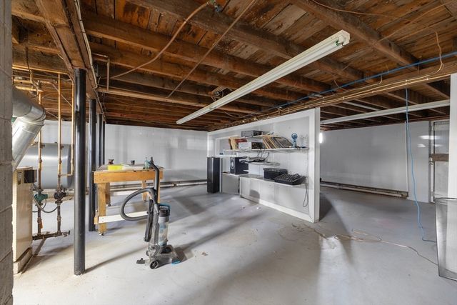 25 Fairview Ave, Dracut, MA 01826