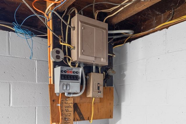 25 Fairview Ave, Dracut, MA 01826