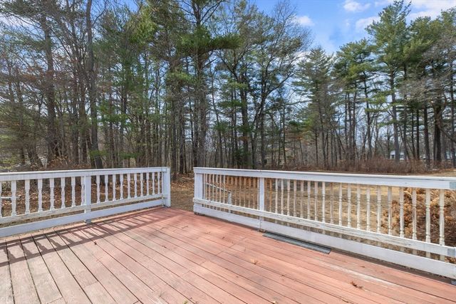 25 Fairview Ave, Dracut, MA 01826