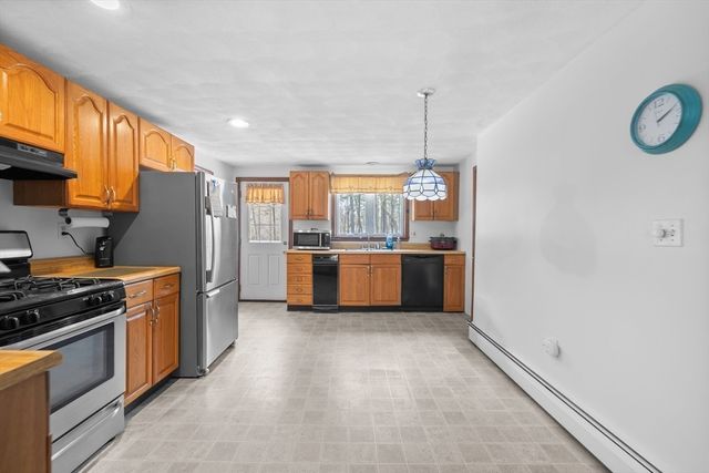 25 Fairview Ave, Dracut, MA 01826