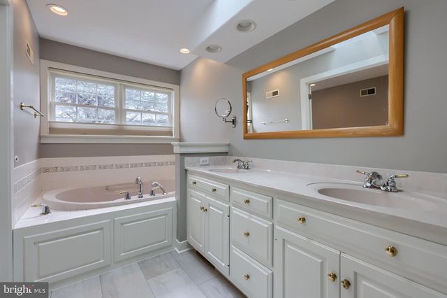 2282 PORTER WAY, Lancaster, PA 17601