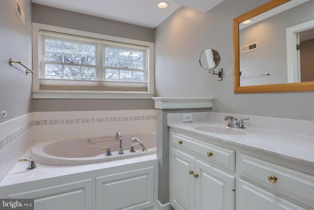 2282 PORTER WAY, Lancaster, PA 17601