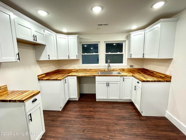 144 Main St, Pleasureville, KY 40057