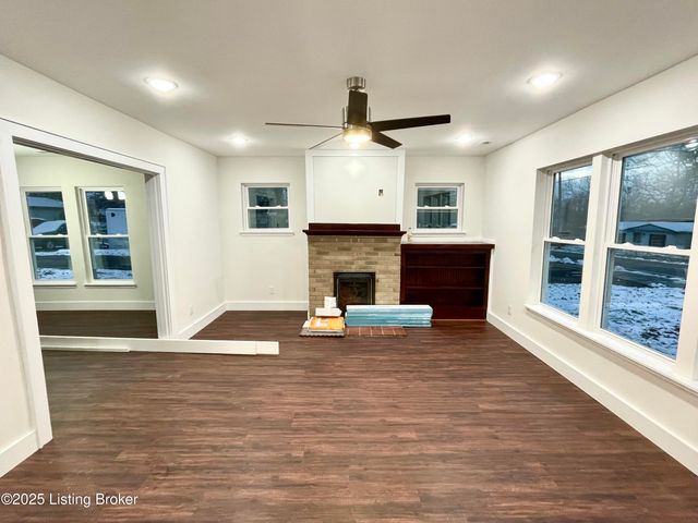 144 Main St, Pleasureville, KY 40057