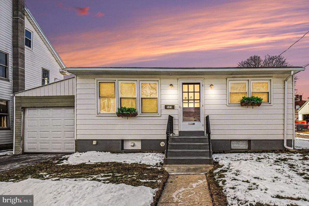 523 BOLLMAN ST, Lebanon, PA 17042