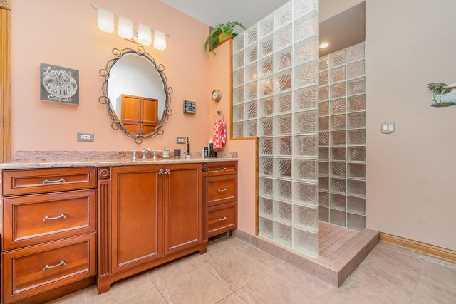 8855 E 93rd Avenue, Crown Point, IN 46307