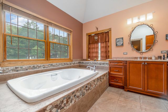 8855 E 93rd Avenue, Crown Point, IN 46307