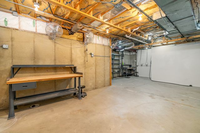 8855 E 93rd Avenue, Crown Point, IN 46307