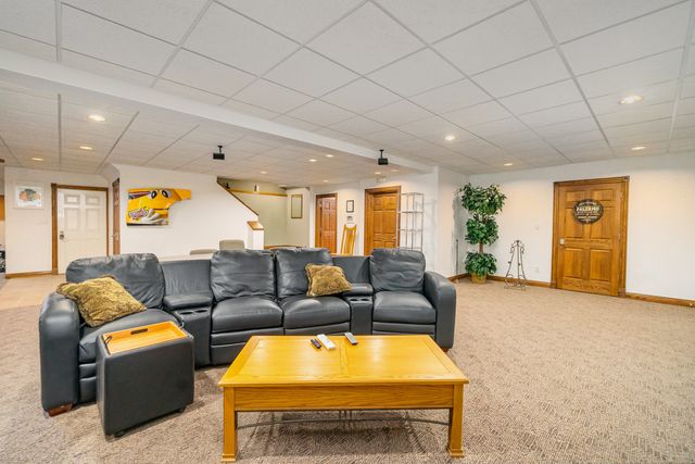 8855 E 93rd Avenue, Crown Point, IN 46307