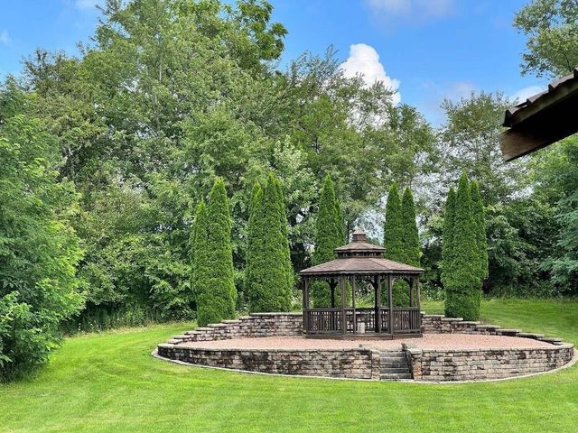 8855 E 93rd Avenue, Crown Point, IN 46307