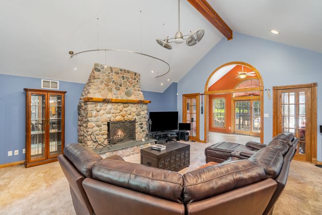 8855 E 93rd Avenue, Crown Point, IN 46307