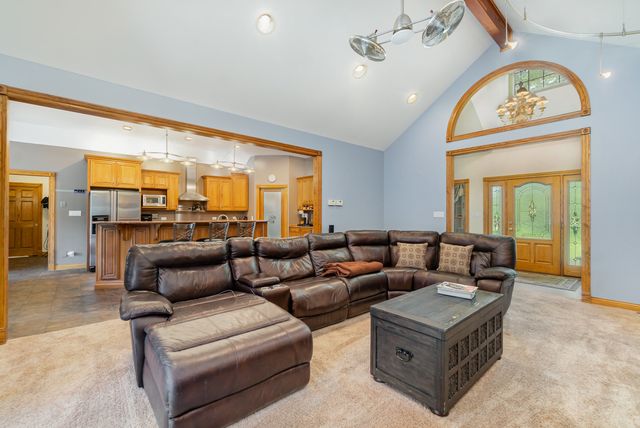 8855 E 93rd Avenue, Crown Point, IN 46307