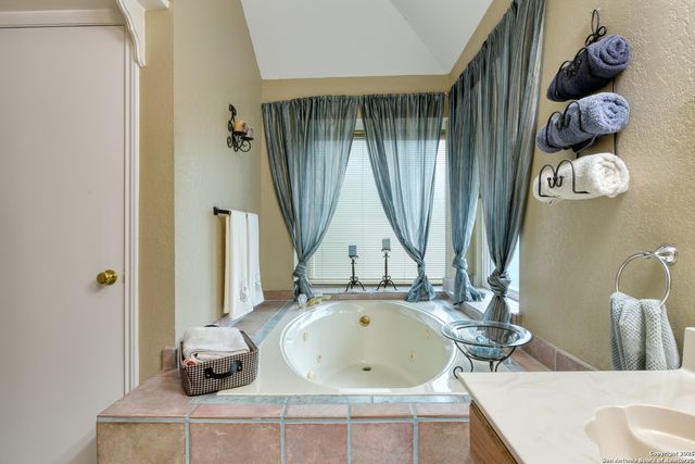 8811 Silent Stream, San Antonio, TX 78250