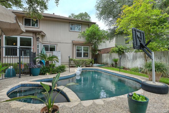 8811 Silent Stream, San Antonio, TX 78250