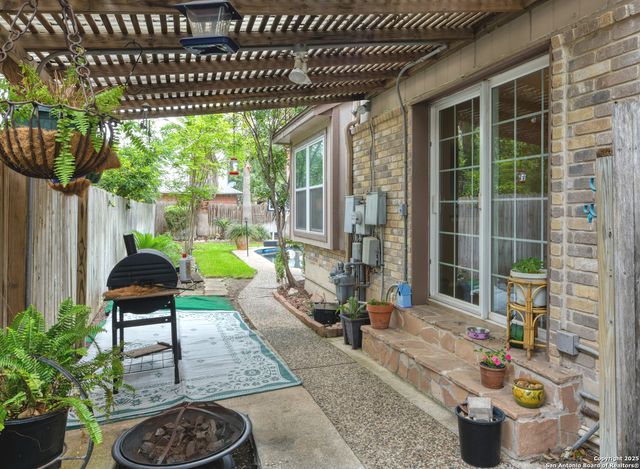 8811 Silent Stream, San Antonio, TX 78250