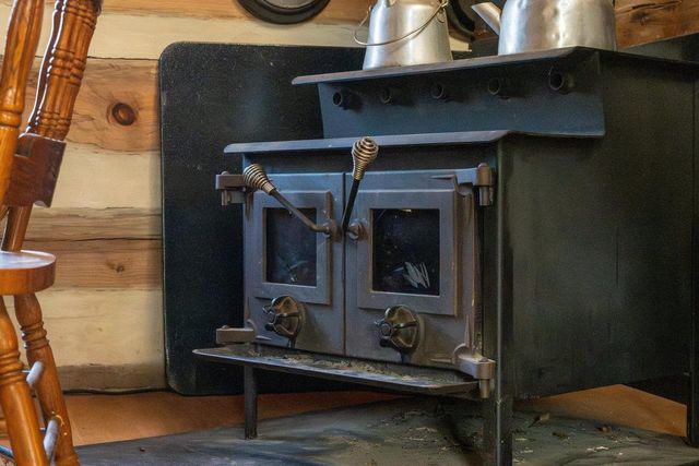 800 COVE MOUNTAIN RD, Mathias, WV 26812