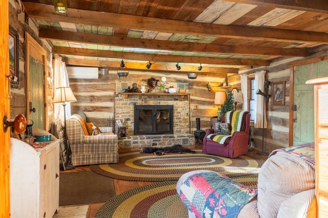 800 COVE MOUNTAIN RD, Mathias, WV 26812