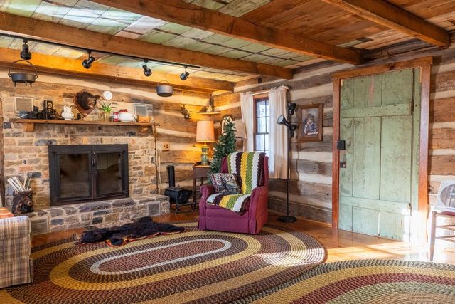 800 COVE MOUNTAIN RD, Mathias, WV 26812