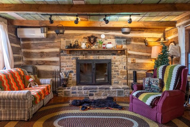 800 COVE MOUNTAIN RD, Mathias, WV 26812