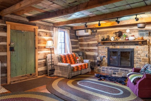 800 COVE MOUNTAIN RD, Mathias, WV 26812