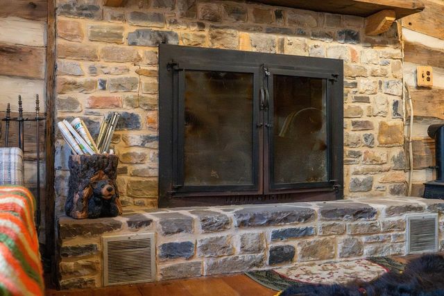 800 COVE MOUNTAIN RD, Mathias, WV 26812