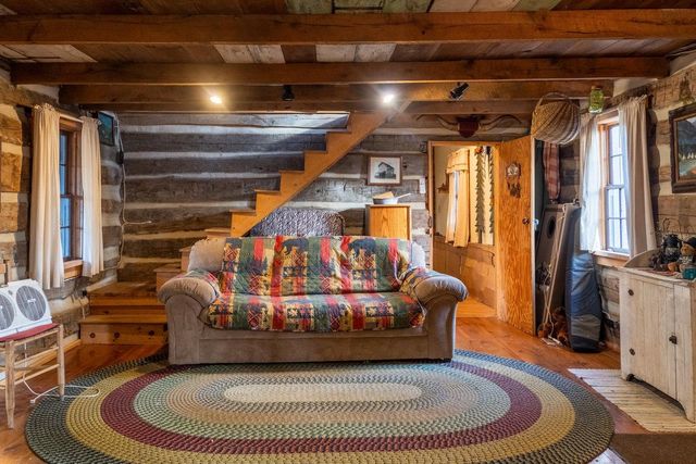 800 COVE MOUNTAIN RD, Mathias, WV 26812