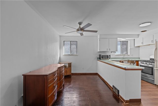 1213 Robinia Dr, Penn Hills, PA 15221