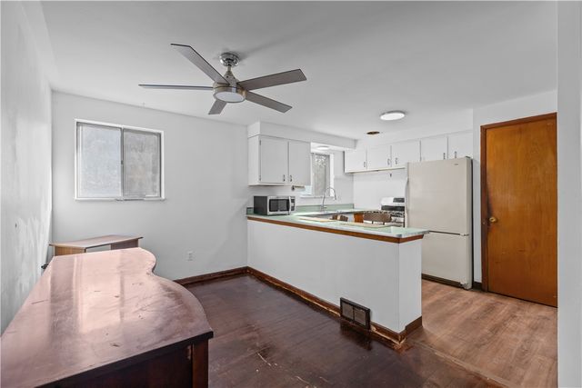 1213 Robinia Dr, Penn Hills, PA 15221