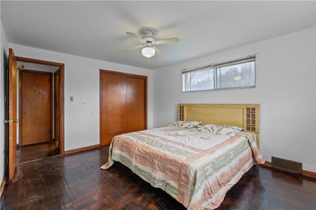 1213 Robinia Dr, Penn Hills, PA 15221