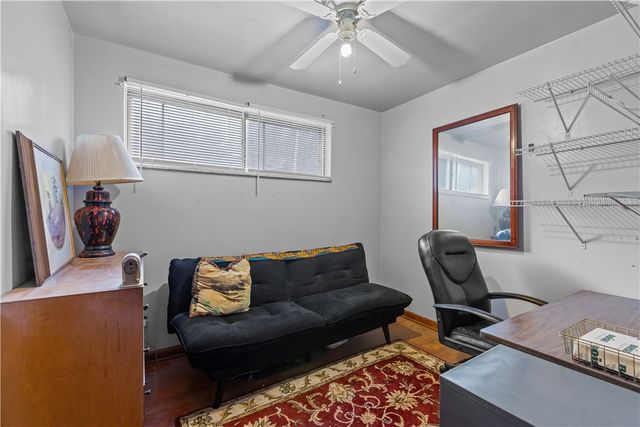 1213 Robinia Dr, Penn Hills, PA 15221