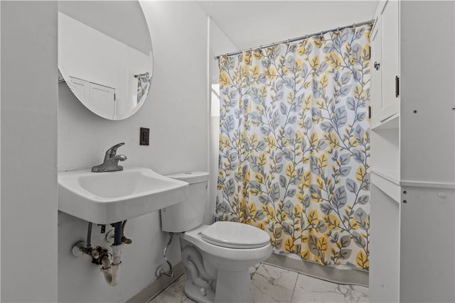 1213 Robinia Dr, Penn Hills, PA 15221