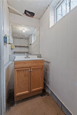 1213 Robinia Dr, Penn Hills, PA 15221