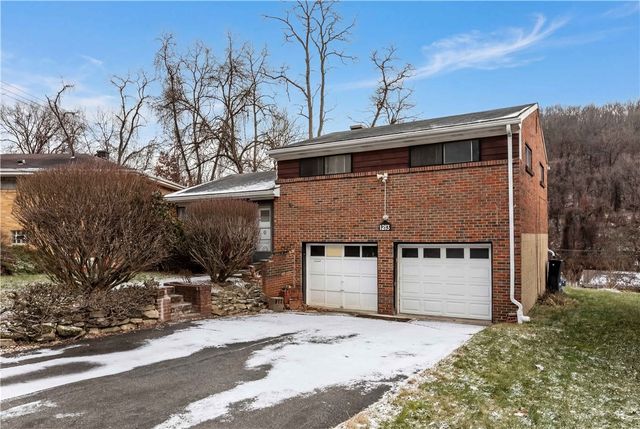 1213 Robinia Dr, Penn Hills, PA 15221