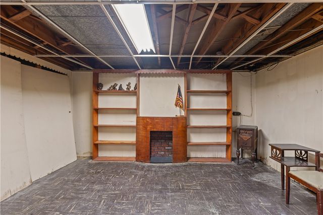 1213 Robinia Dr, Penn Hills, PA 15221