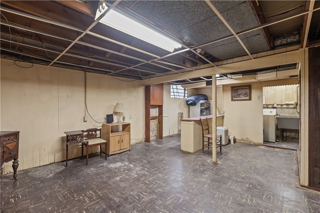 1213 Robinia Dr, Penn Hills, PA 15221