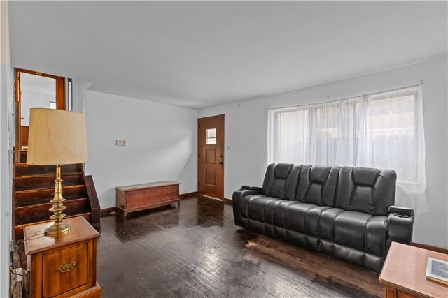 1213 Robinia Dr, Penn Hills, PA 15221