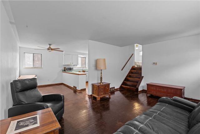 1213 Robinia Dr, Penn Hills, PA 15221